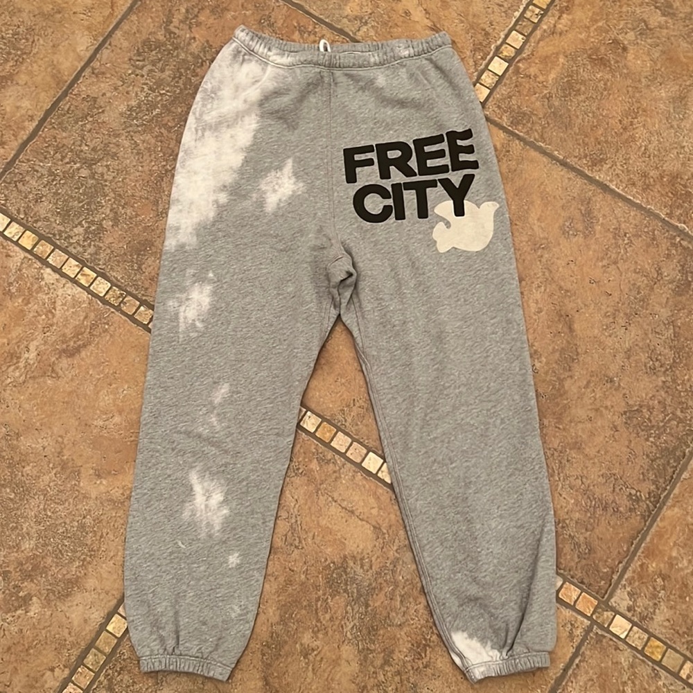 Gray Free City Women’s sweatpants size Small